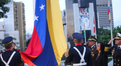 Izada la Bandera Nacional para conmemorar la Batalla de Carabobo