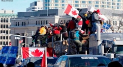 GRUPOS RADICALES Y DE ANTIVACUNAS CONTINÚAN PROTESTAS EN CANADÁ