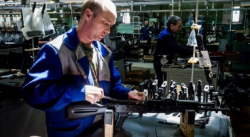 Rusia investiga robos en construcción de fábrica de fusiles de asalto Kaláshnikov en Venezuela