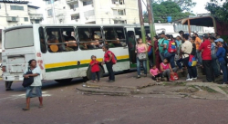 USUARIOS DENUNCIAN QUE TRANSPORTISTAS QUE CUBREN LA RUTA DEL EJE NORTE REALIZAN EL COBRO EXCESIVO DEL PASAJE 