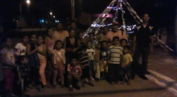 Vecinos de San Enrique prenden las luces navideñas