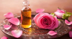 COMBATE LAS ARRUGAS CON ACEITE DE ROSAS